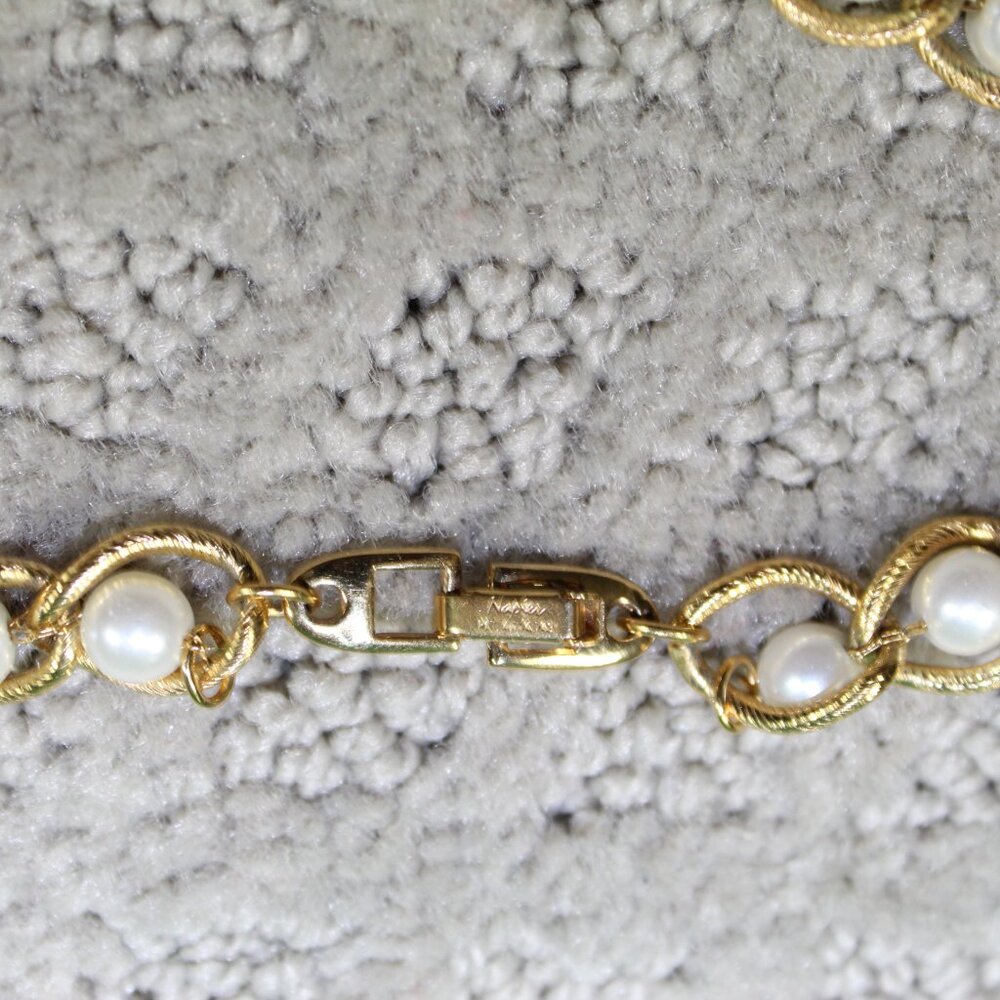 Vntg 80's Napier 18" Bold Simulated Pearl in Gold Tone Links Necklace Signed - Picture 2 of 3
